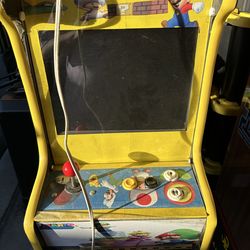 Old school Mario themed arcade game