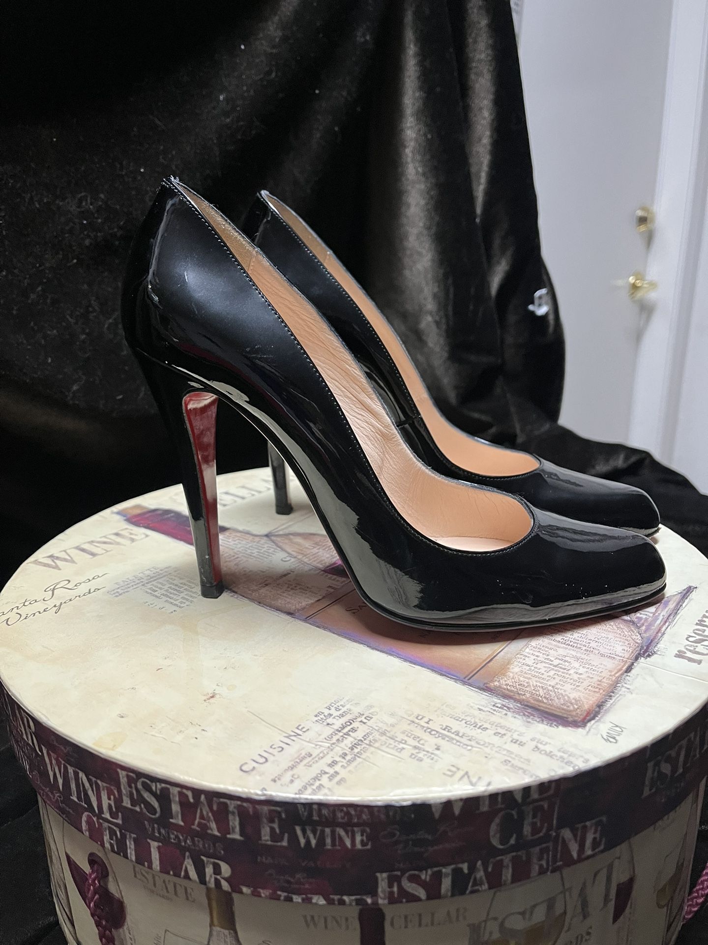 Louboutin Black Patent Round Toe 38