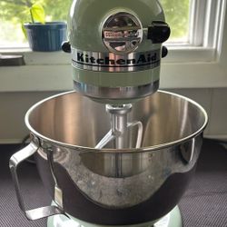 Kitchen Aid Tilt Head Mixer With Attachments