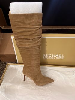 Sued boots size 5 not 6