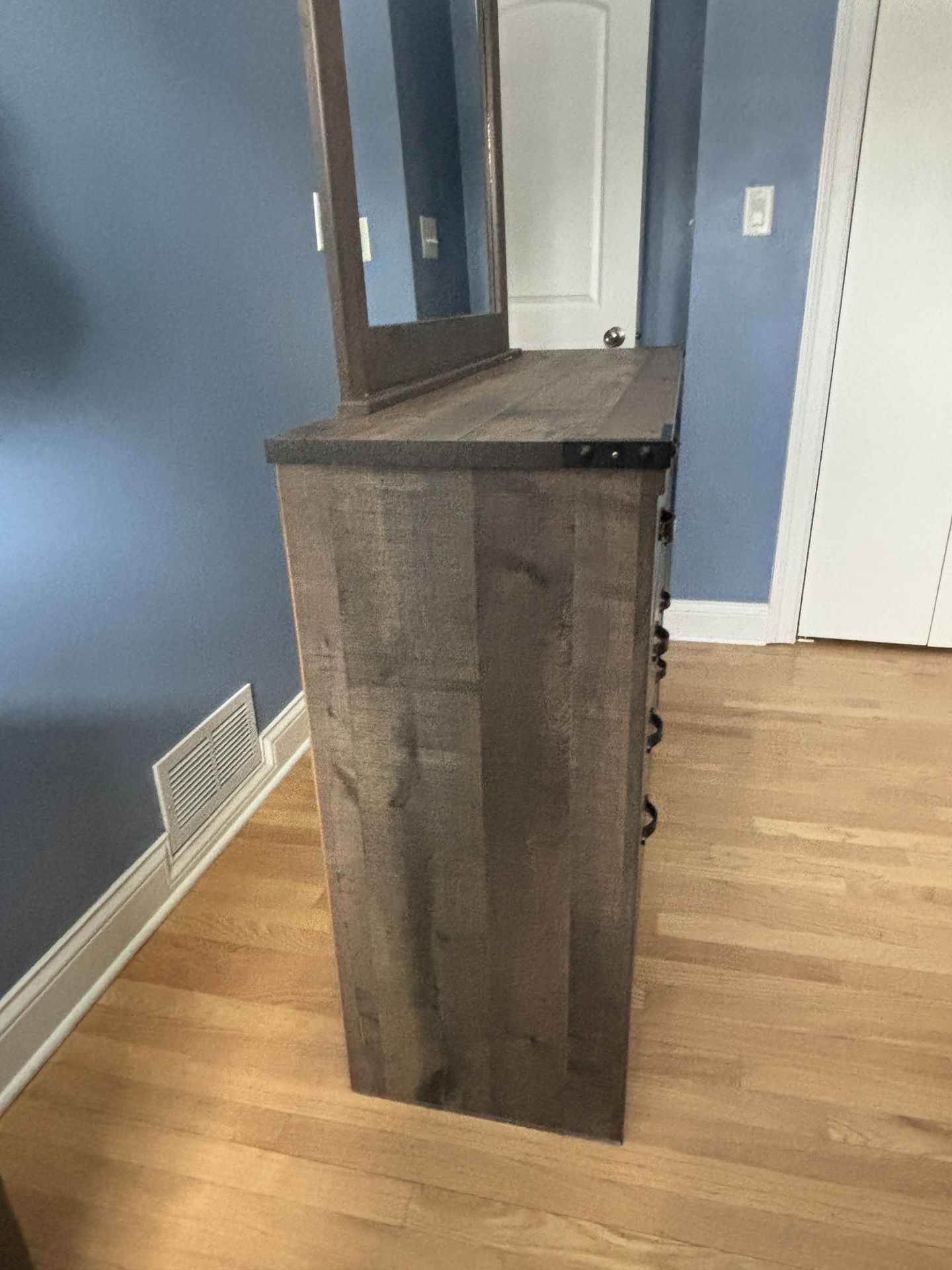 6/8 Drawer Dresser With Mirror