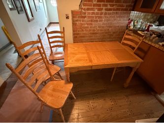 Broyhill Vintage Oak Dining Room Table with 4 Chairs