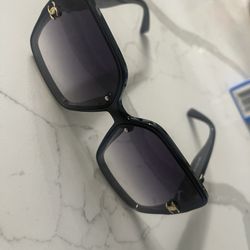 New Beautiful Women’s  Asking $80!!