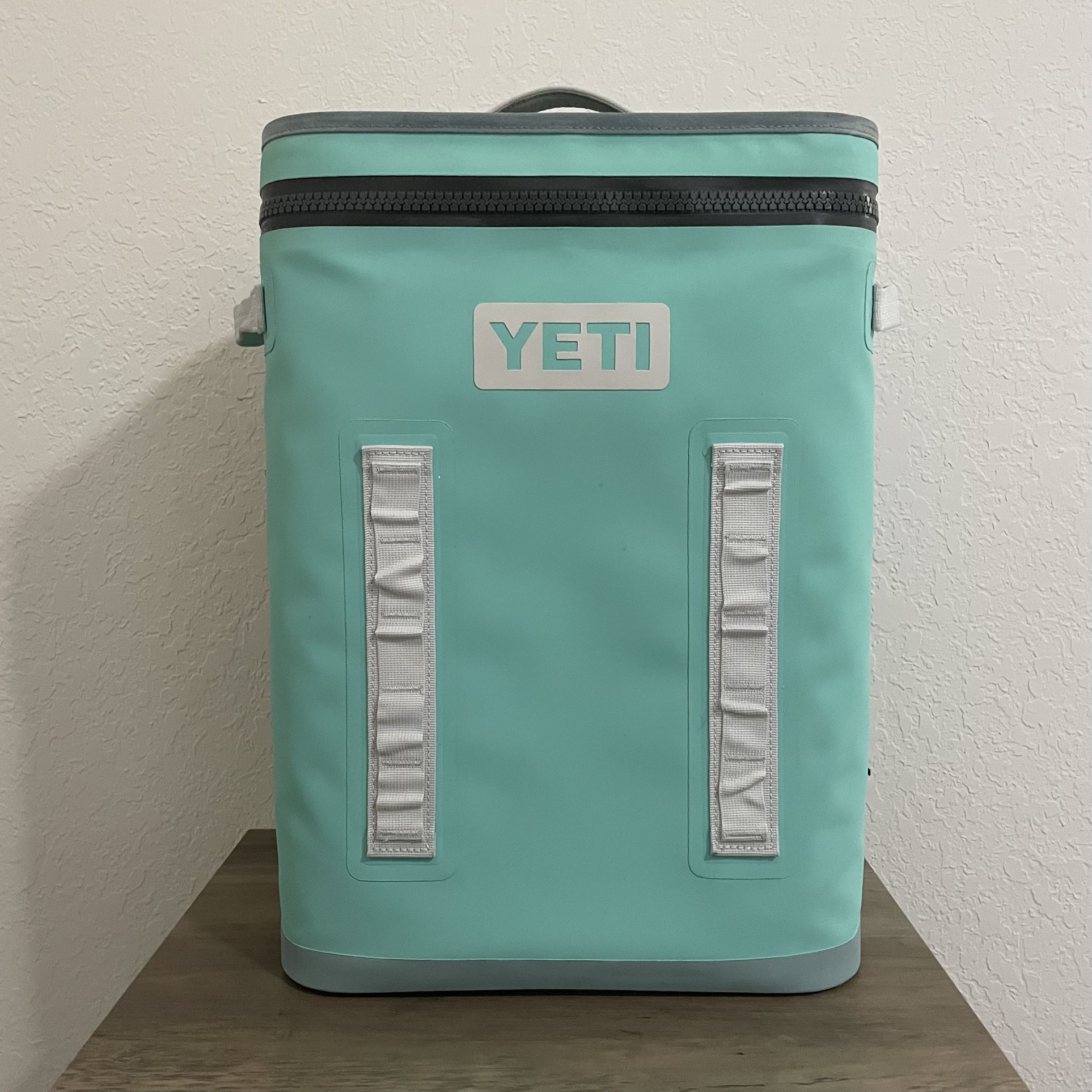 Yeti Hopper 24 Backpack Cooler Aquifer Blue Backflip Rare Color