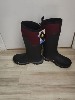 Womens Muck boots size 11