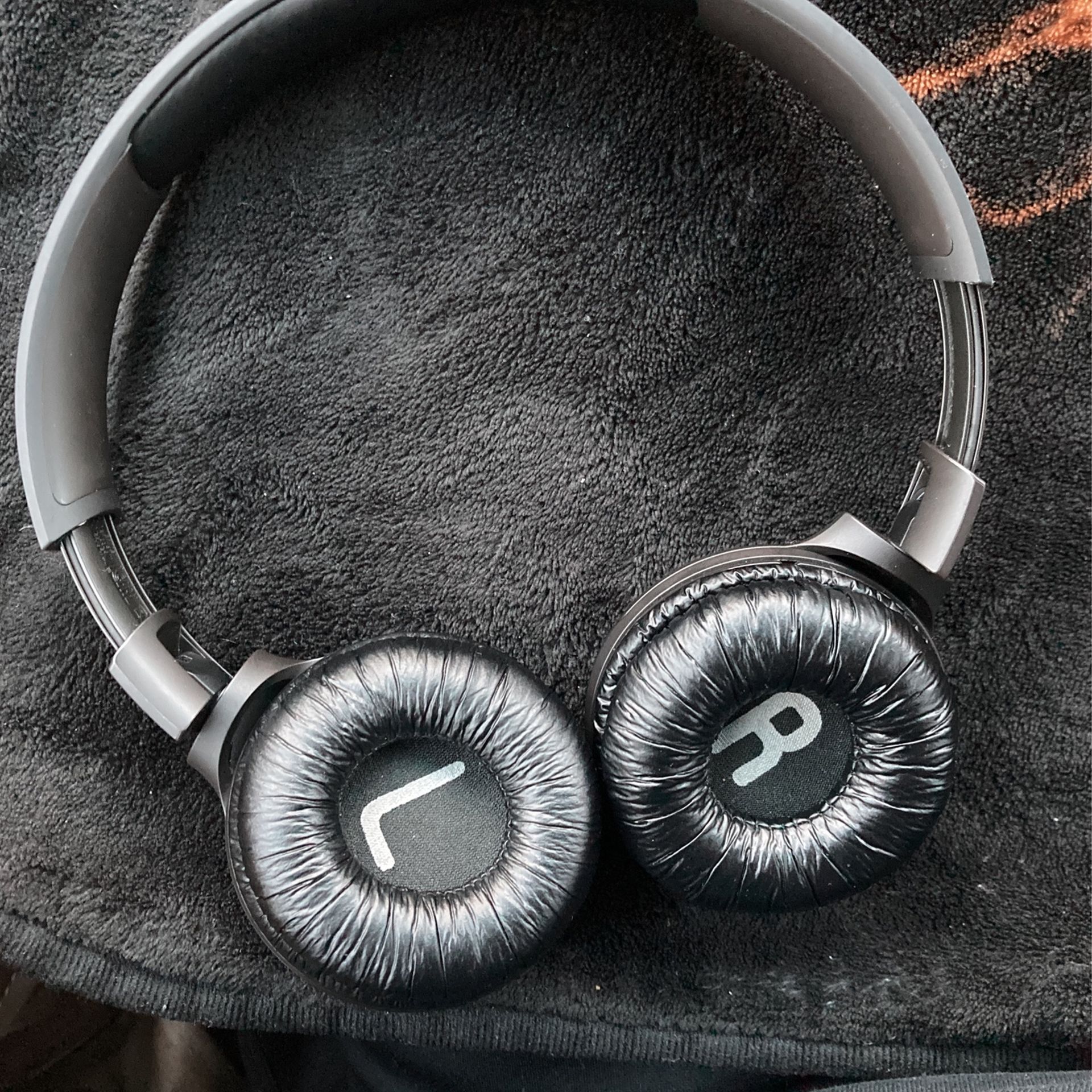 JBL WIRELESS BLUETOOTH  HEADPHONES