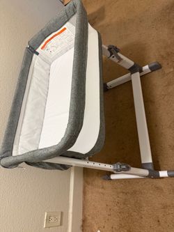 Simmons Kids Dream Bedside Baby Bassinet Sleeper with Breathable Mesh and Adjustable Heights - Lightweight Portable Crib, Grey
