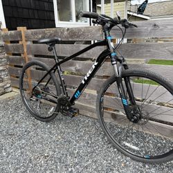 Trek Hybrid 8.3 DS Dual Sport