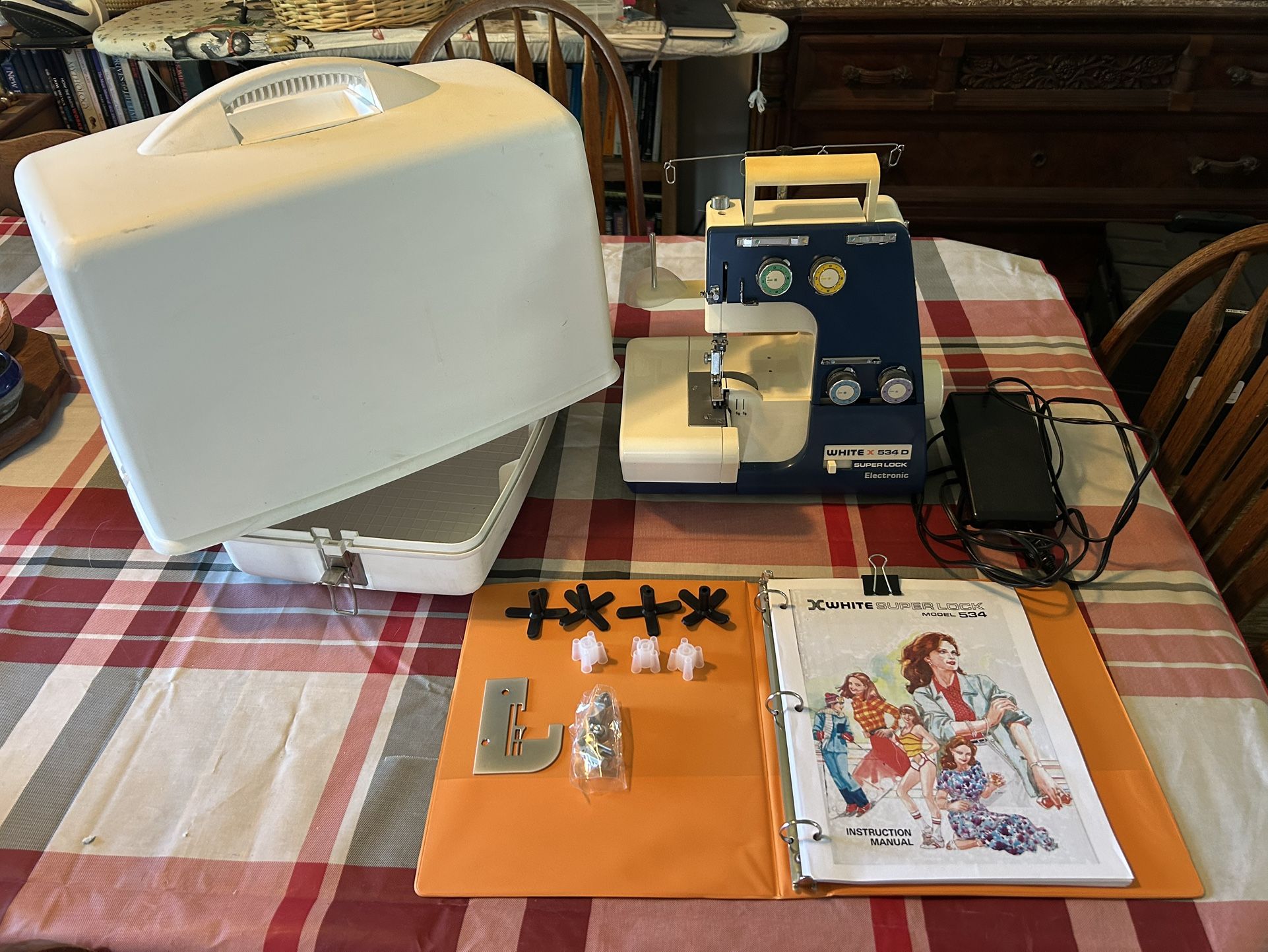 *REDUCED*. White 534D Super Lock Serger - $100 OBO