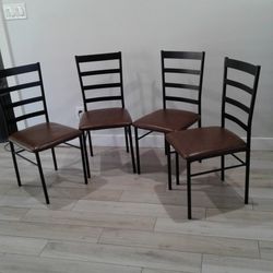 4 Dining Chairs 