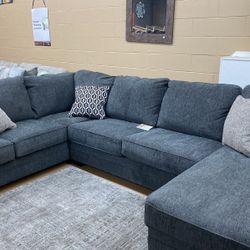 Right Or Left Chase Sectional