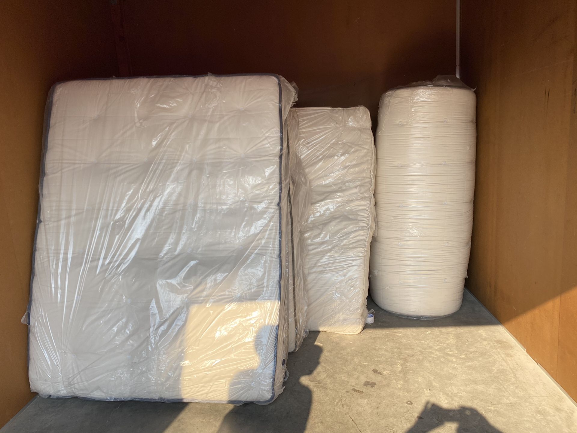 Brand new king size organic avocado green mattress!