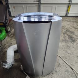 Delonghi PACT110P portable air conditioner 