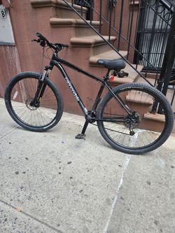 CANNONDALE TRAIL 8 BIKE