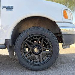 Rines 20x10 Scorpion 275/55/20 Landwarrior AT