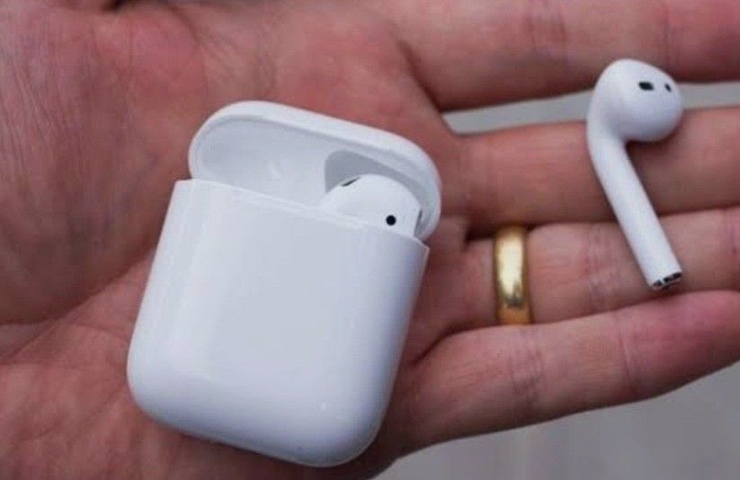 Gen 2 Airpods With Case 