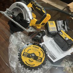 DeWalt Saw 20v 6 1/2 
