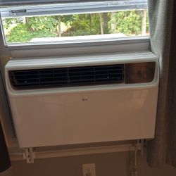 Brand New Window AC – Cools 1000 sq ft (18000 BTU) – Needs Removal Assistance