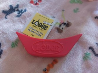 Lodge Silicone Assist Handle Holder for 10.25" cast iron skillet