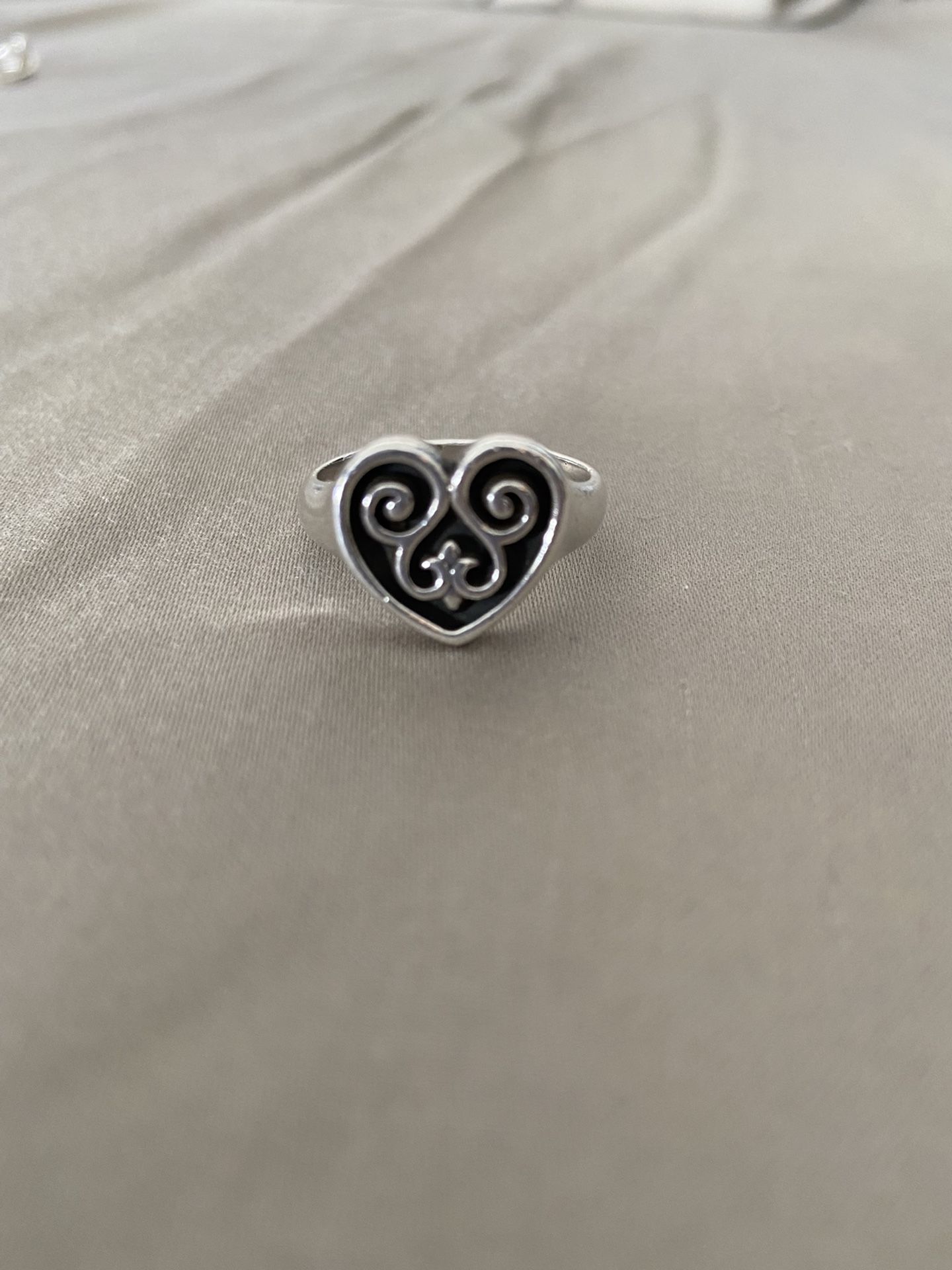 “Retired” James Avery Scroll French Heart Ring