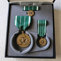 VIntage Department of the Army Commander's Award for Civilian Service Medal