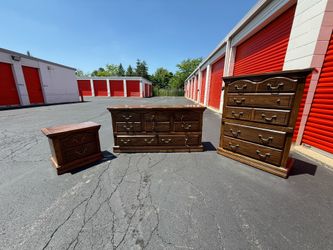 Vintage Oak Bedroom Set – Dresser, Chest & Nightstand! Free Curbside Delivery