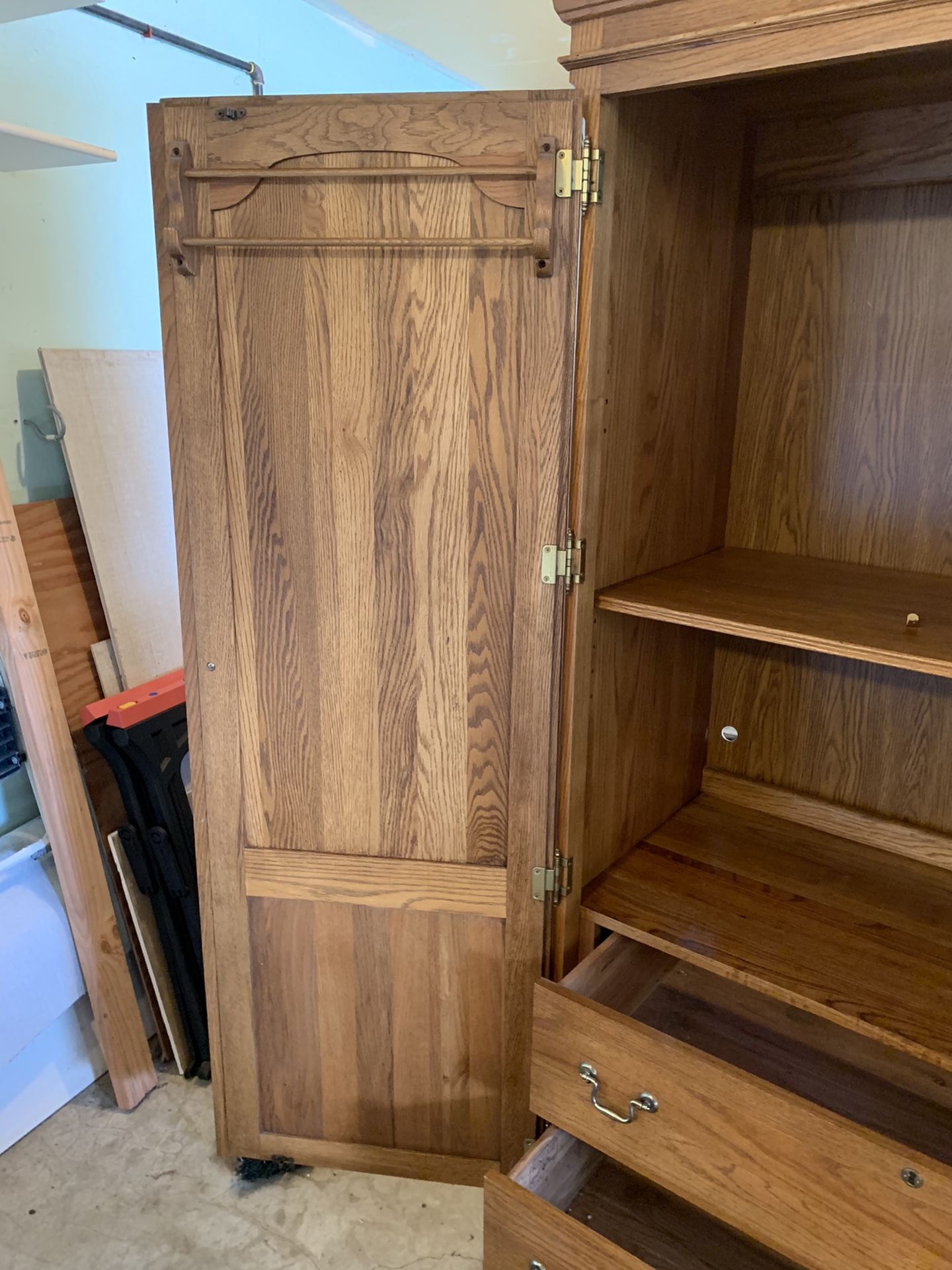Kincaid Governor’s Oak Armoire/Wardrobe for Sale in Federal Way, WA