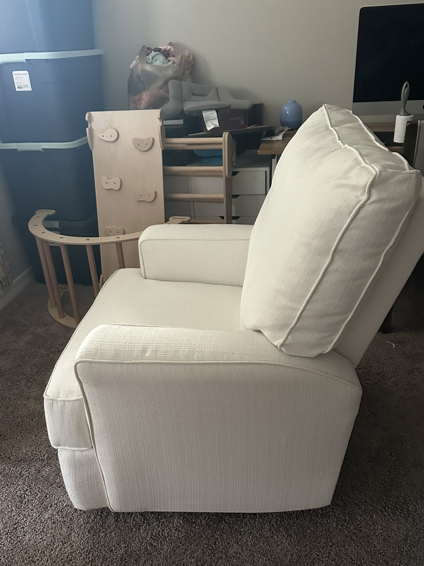 Lounge chair (reclines & rocks)