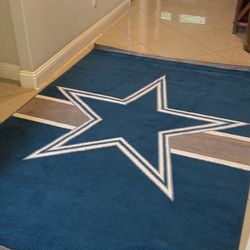 CAWBOYS BIG CARPET  7.5 FEET LONG 5.5 FEET WIDE $100 PICKUP GTAND PRARIE TX