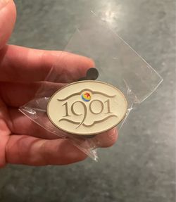 1901 club 33 pin