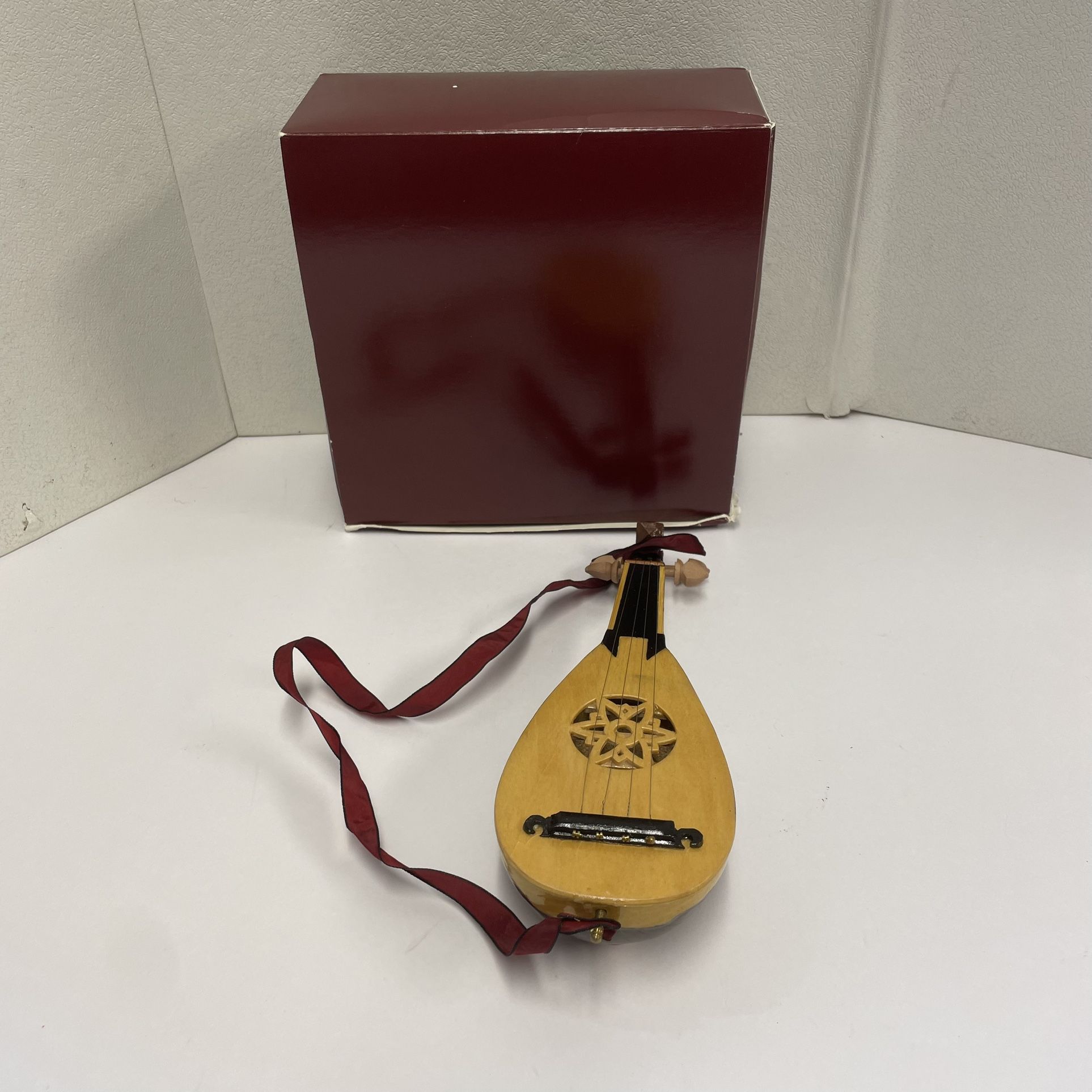 American Girl Felicity Merriman’s Birthday Story Guitar Instrument W/ Box