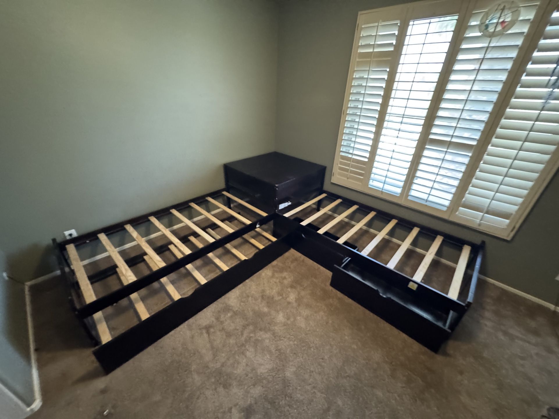 L-Shaped Platform Bed with Trundle, Drawers and Built-in Desk, Espresso Wood Bed