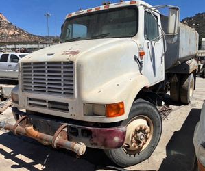 1993 International 8100, water truck. 10.0 Cummins diesel engine, manual with air brakes