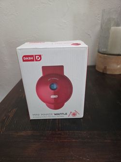Dash Mini Maker Waffle Iron Red