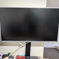 LG 32 Inch High Resolution LED Lit Monitor - Move Out Sale