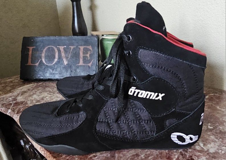 Otomix Men's Stingray Escape Bodybuilding Weightlifting MMA & Wrestling Shoes