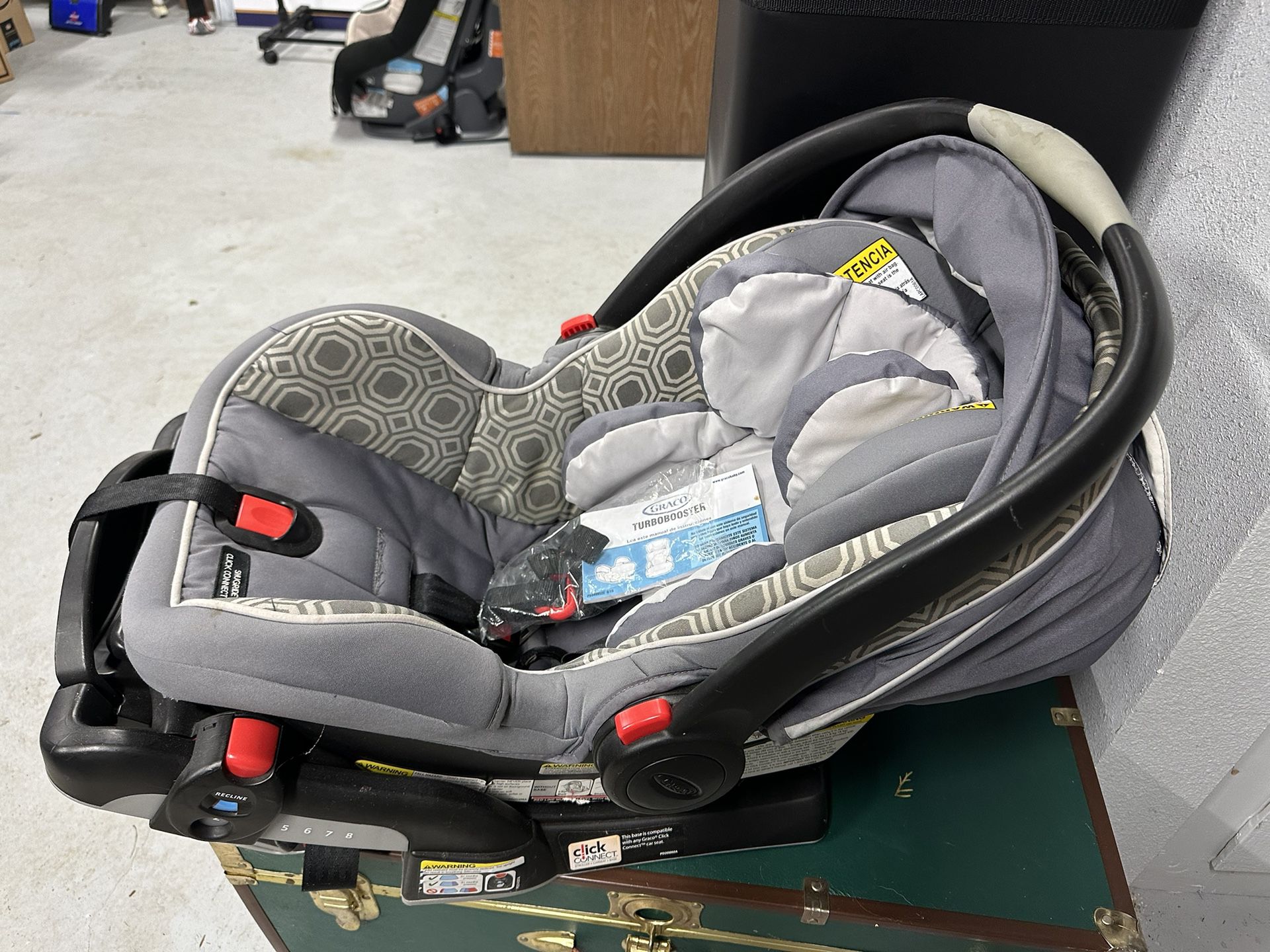 Infant/ Toddler Car seats 