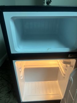 Mini Refrigerator – Clean & Works Great
