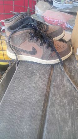 Jordan 1 dark chocolate kids size 11c