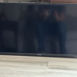 Samsung 33” TV