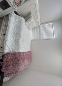 Twin White Storage Bed – Great Condition!