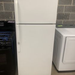 GE 28” Top Freezer Fridge Working Perfectly 4 Months Warranty 