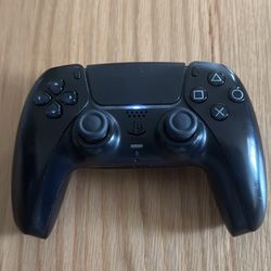 Black PS5 Controller 