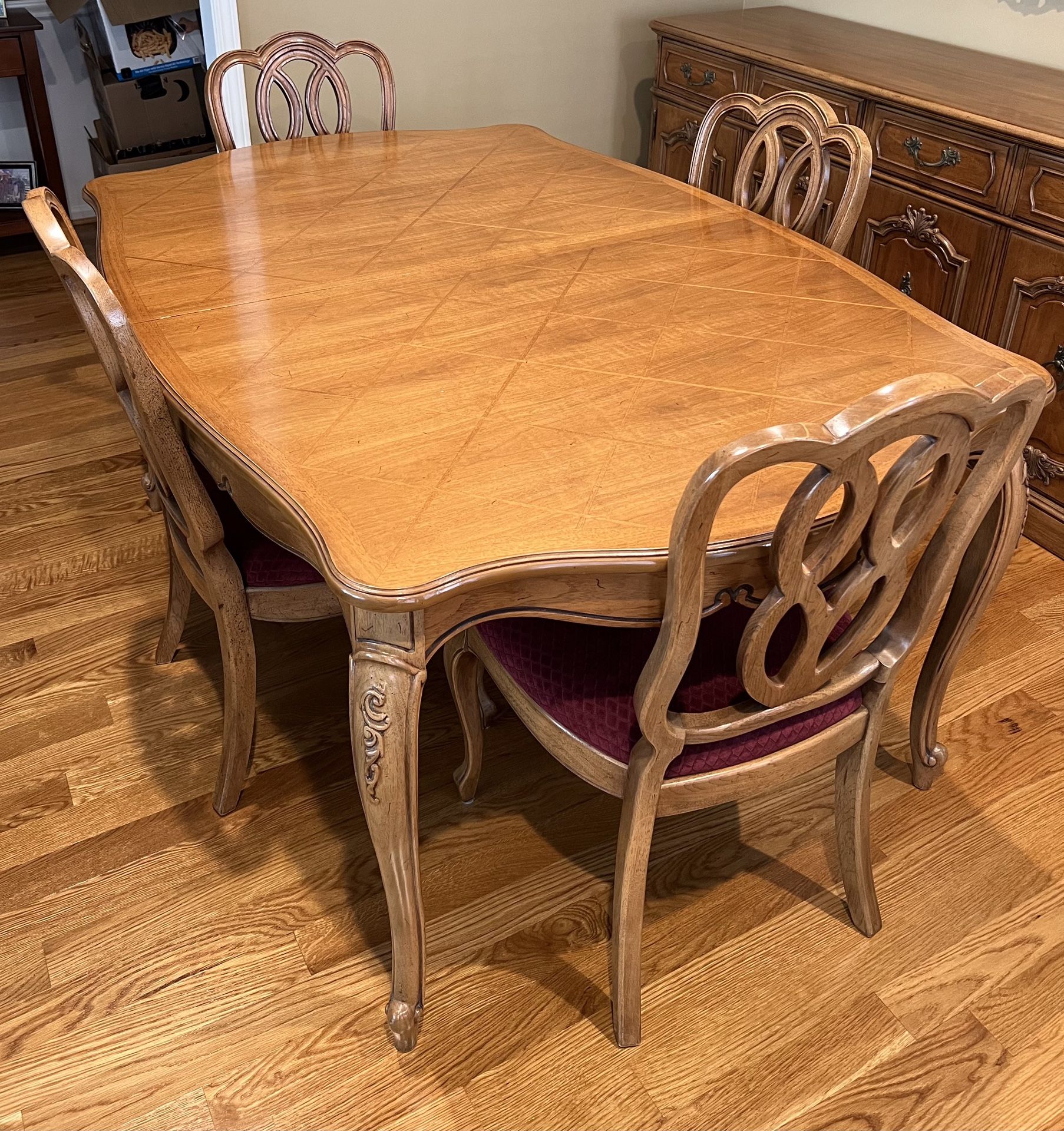 Thomasville Dining Table, Chairs & Buffet