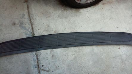 Plastic top off a bumper