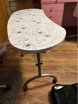 nail table