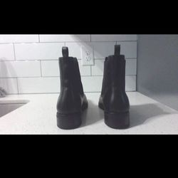 Thursday Boots (SIZE: 11 Women)