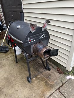 2 pig themed meat smokers for $500