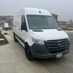 2022 Sprinter Van 144 Cargo 