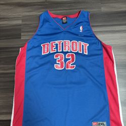 Nike Detroit Pistons Richard Hamilton #32 NBA Stitched Jersey +2 Length 2XL  100% authentic. Good condition.  This product is a Nike-branded Richard H